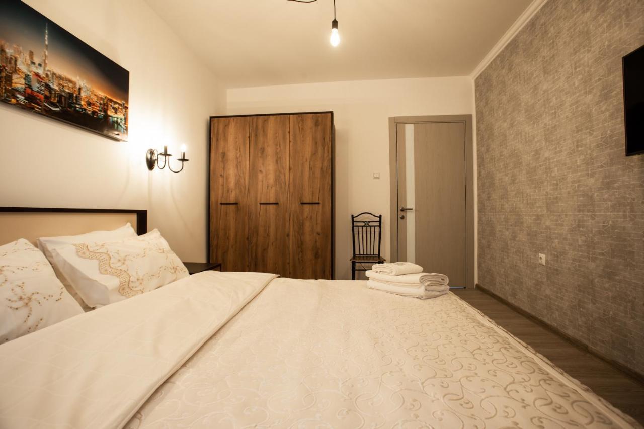 Ultra Lux 3 Rooms Apartment Near Arena City 키예프 외부 사진