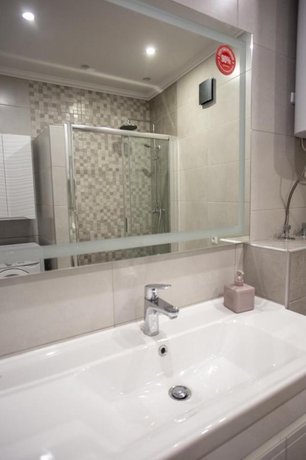 Ultra Lux 3 Rooms Apartment Near Arena City 키예프 외부 사진